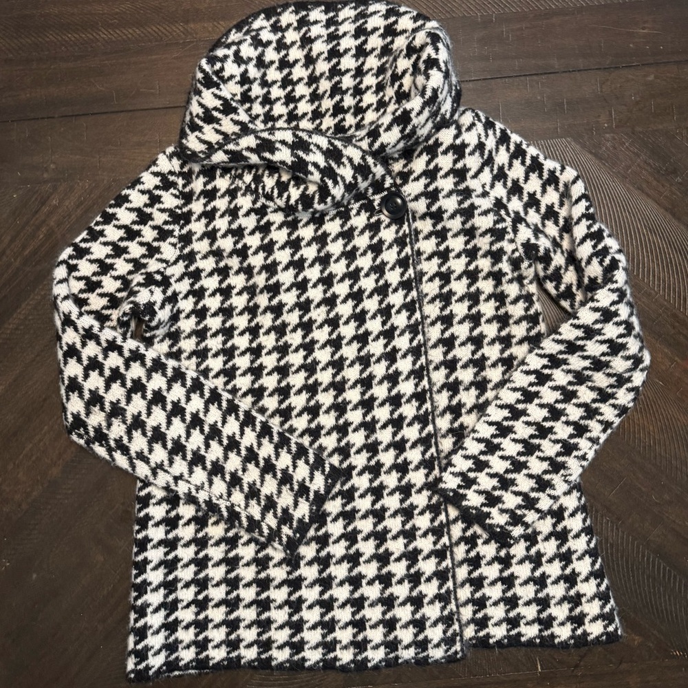Ellen Tracy Black and White Cowl Neck Sweater Small